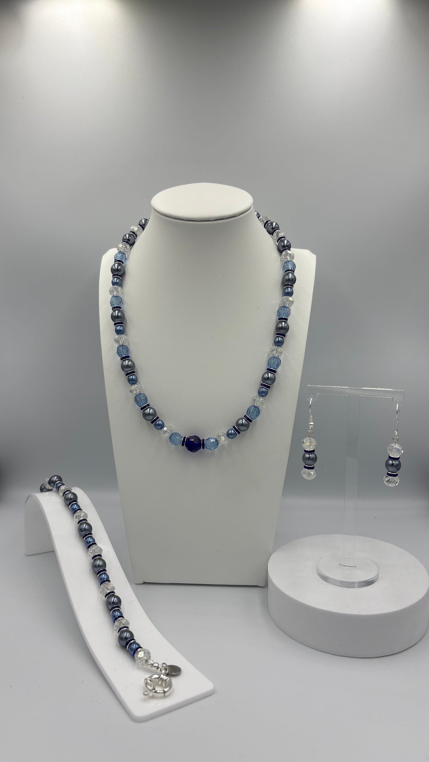 Blue beads oorbellen