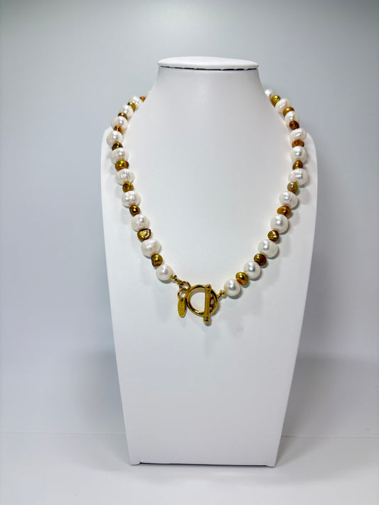 Elegance in pearls halsketting