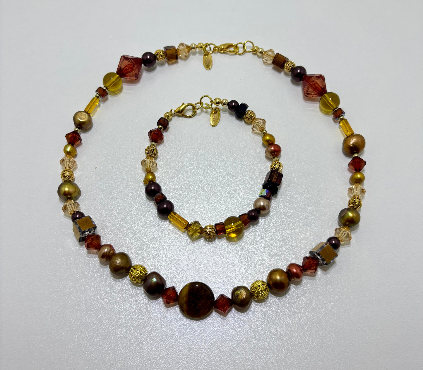 Sunny brown armband