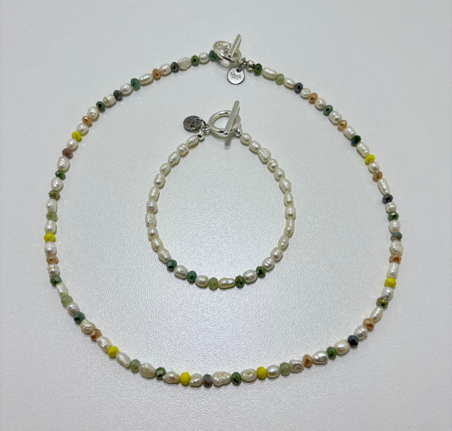 Rainbow pearl armband