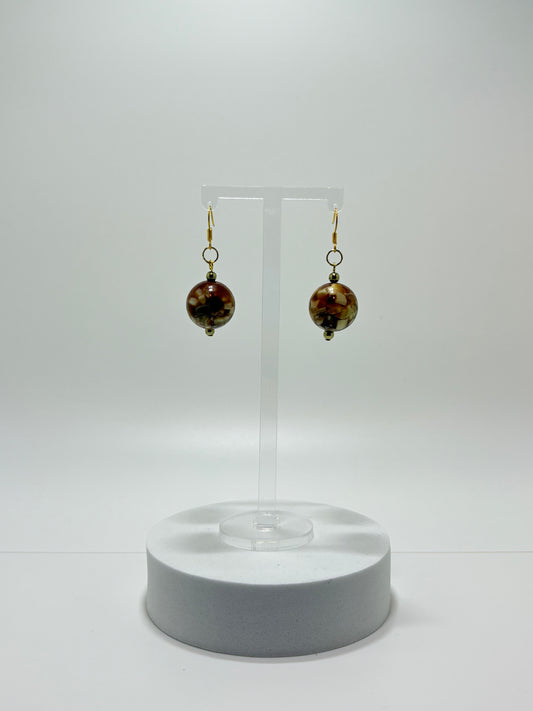 Resina taupe oorbellen