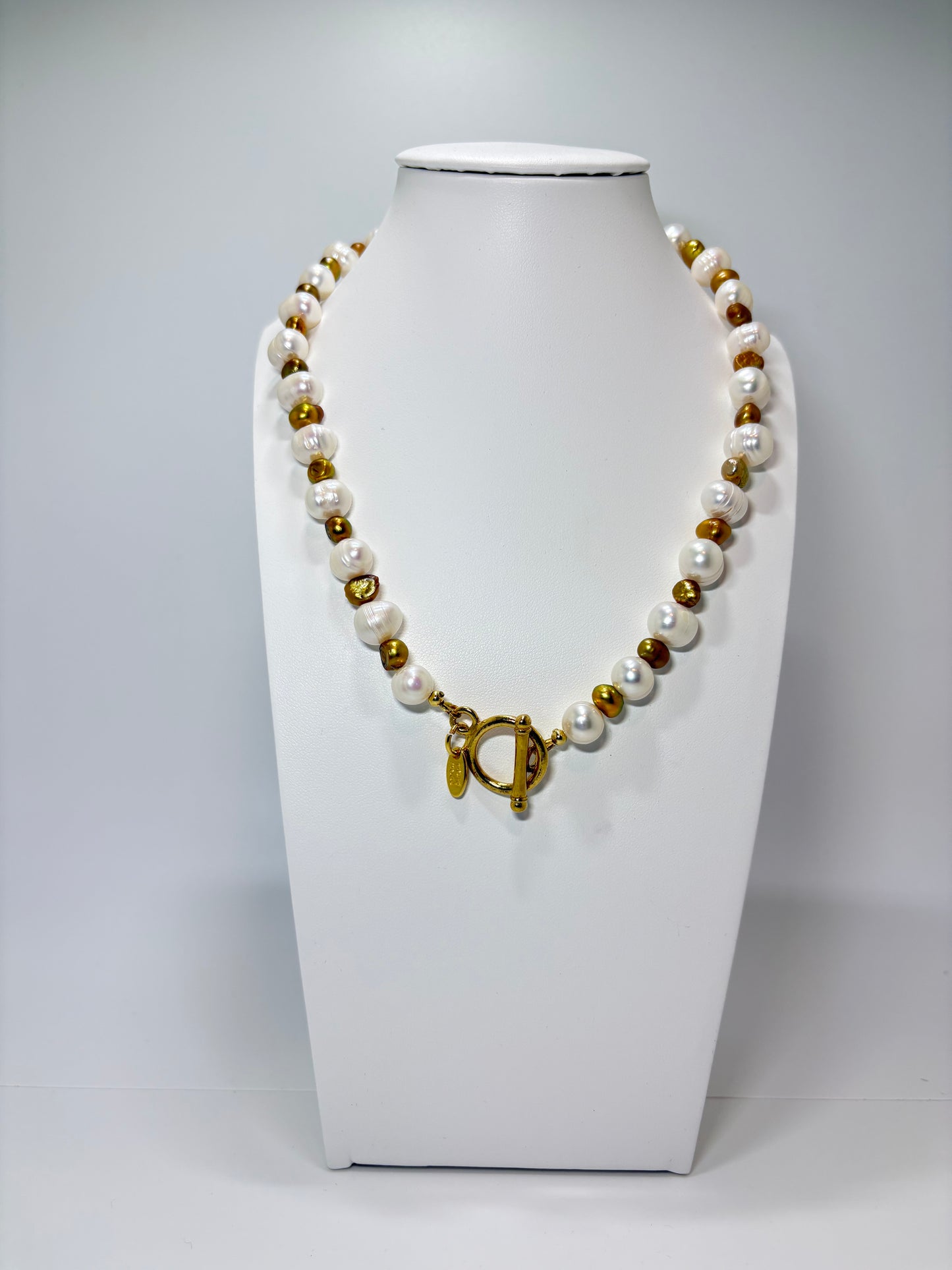 Elegance in pearls halsketting