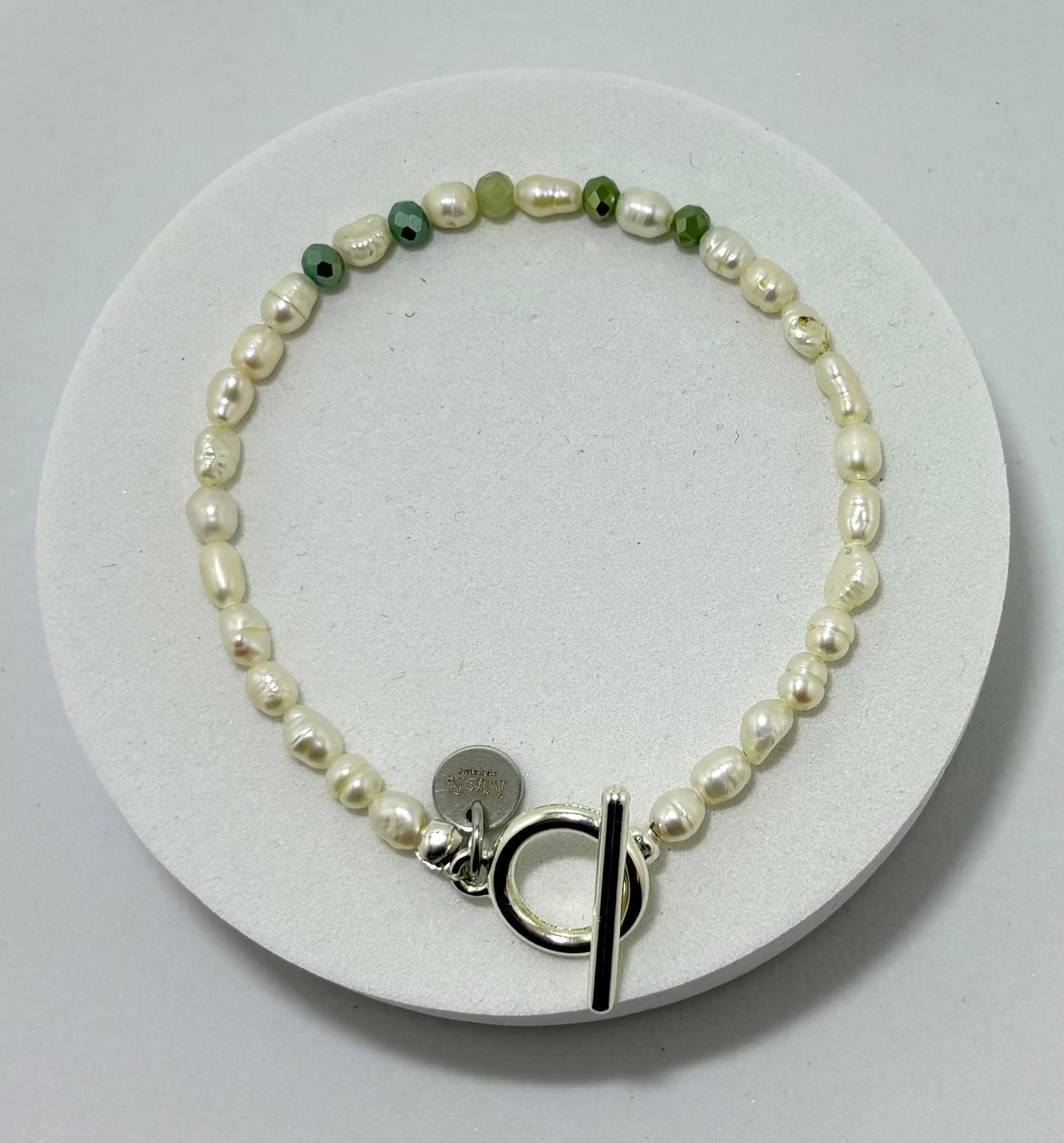 Rainbow pearl armband